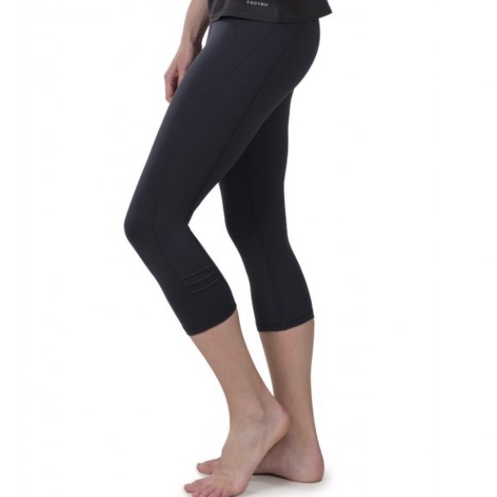 NWT SOYBU Killer Caboose Black Capris
